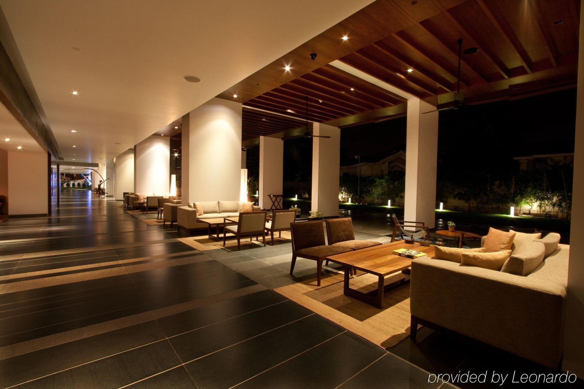 Holiday Inn & Suites Bengaluru Whitefield Beltér fotó